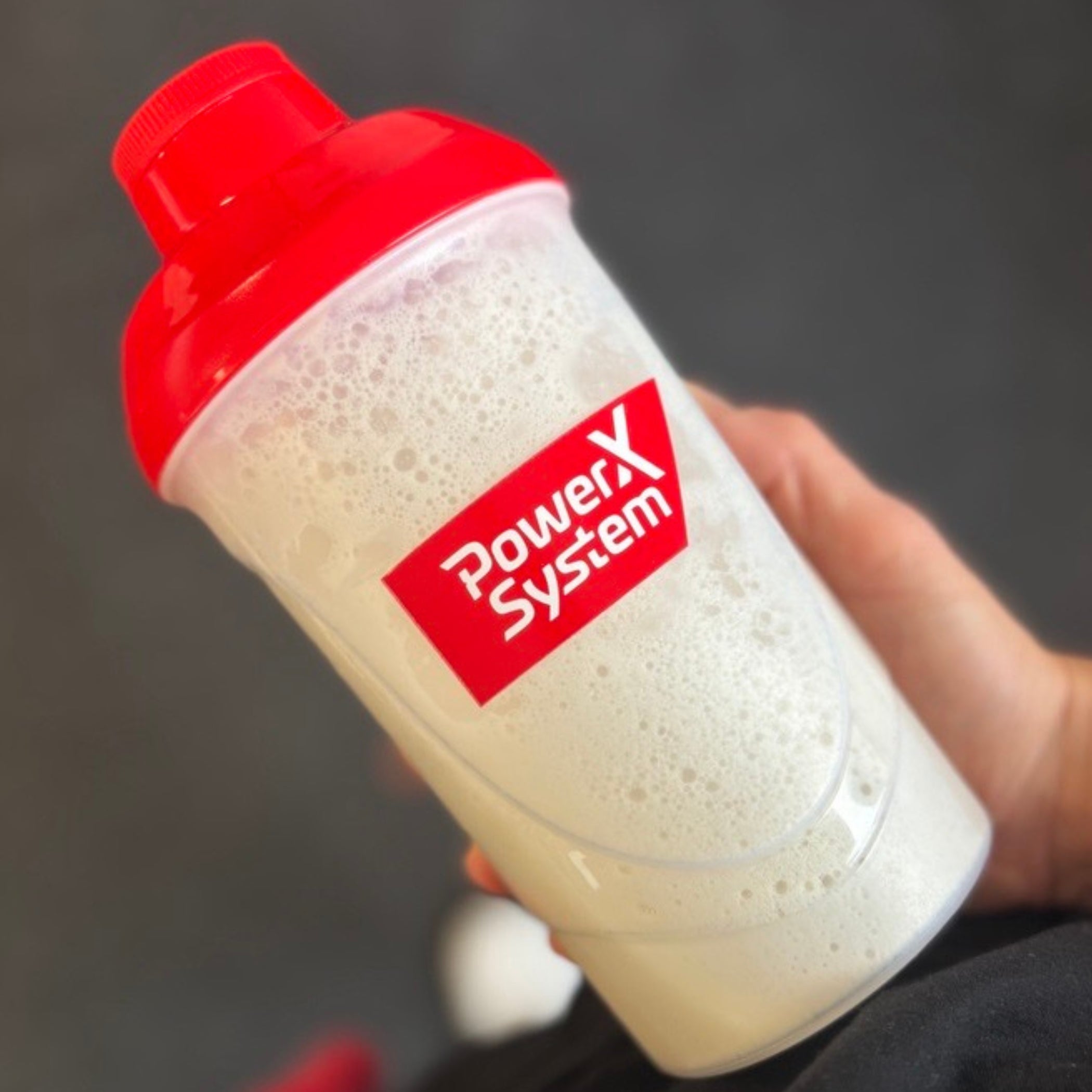 Shaker mit Power System Logo